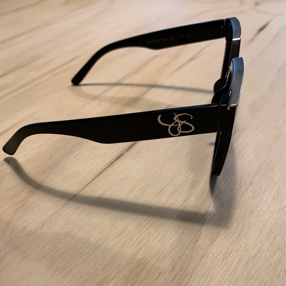 Oversized Jessica Simpson sunglasses - Picture 2 of 2